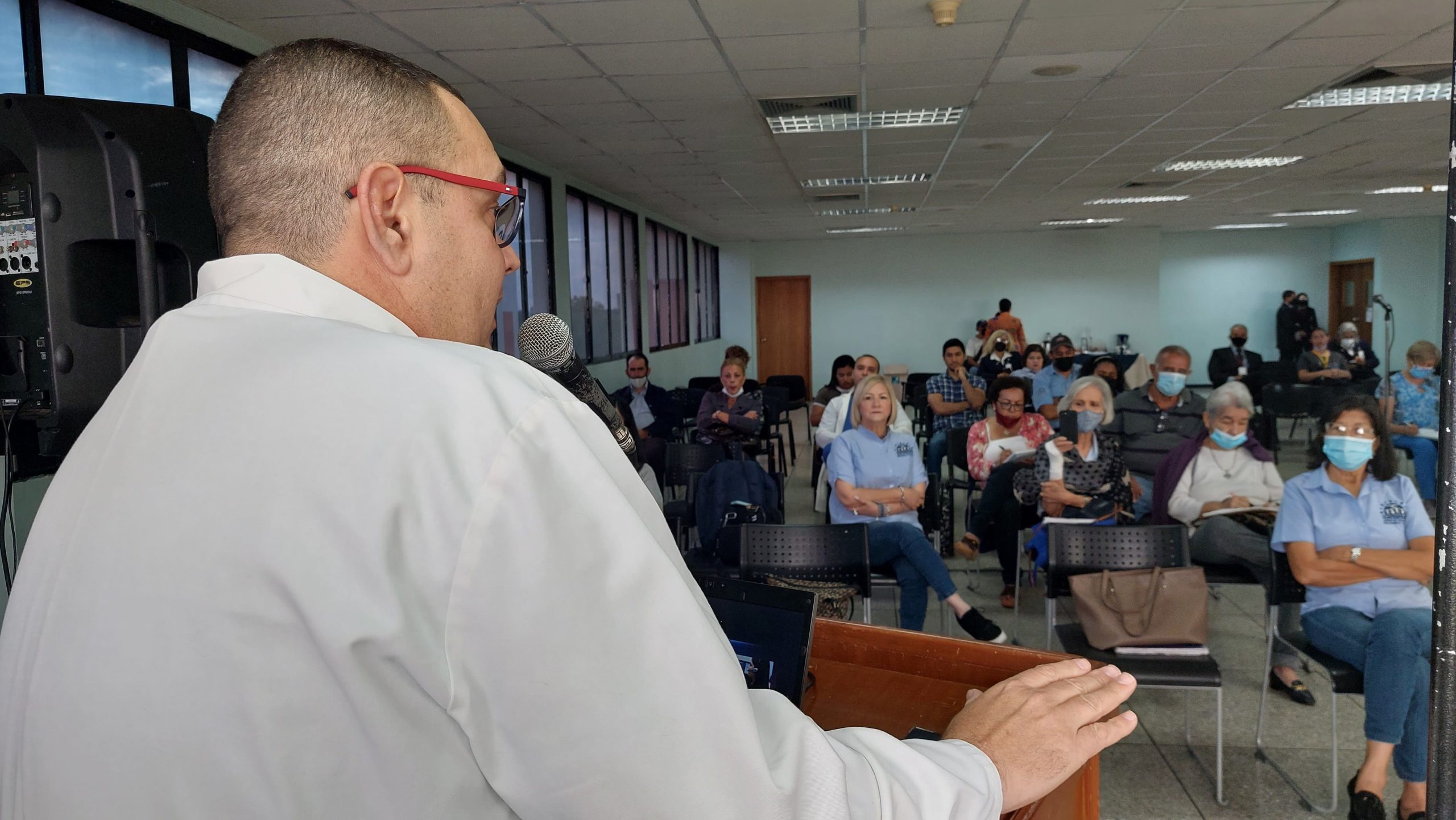 Comunidad universitaria participó en el conversatorio “La salud mental es crecer en bienestar”