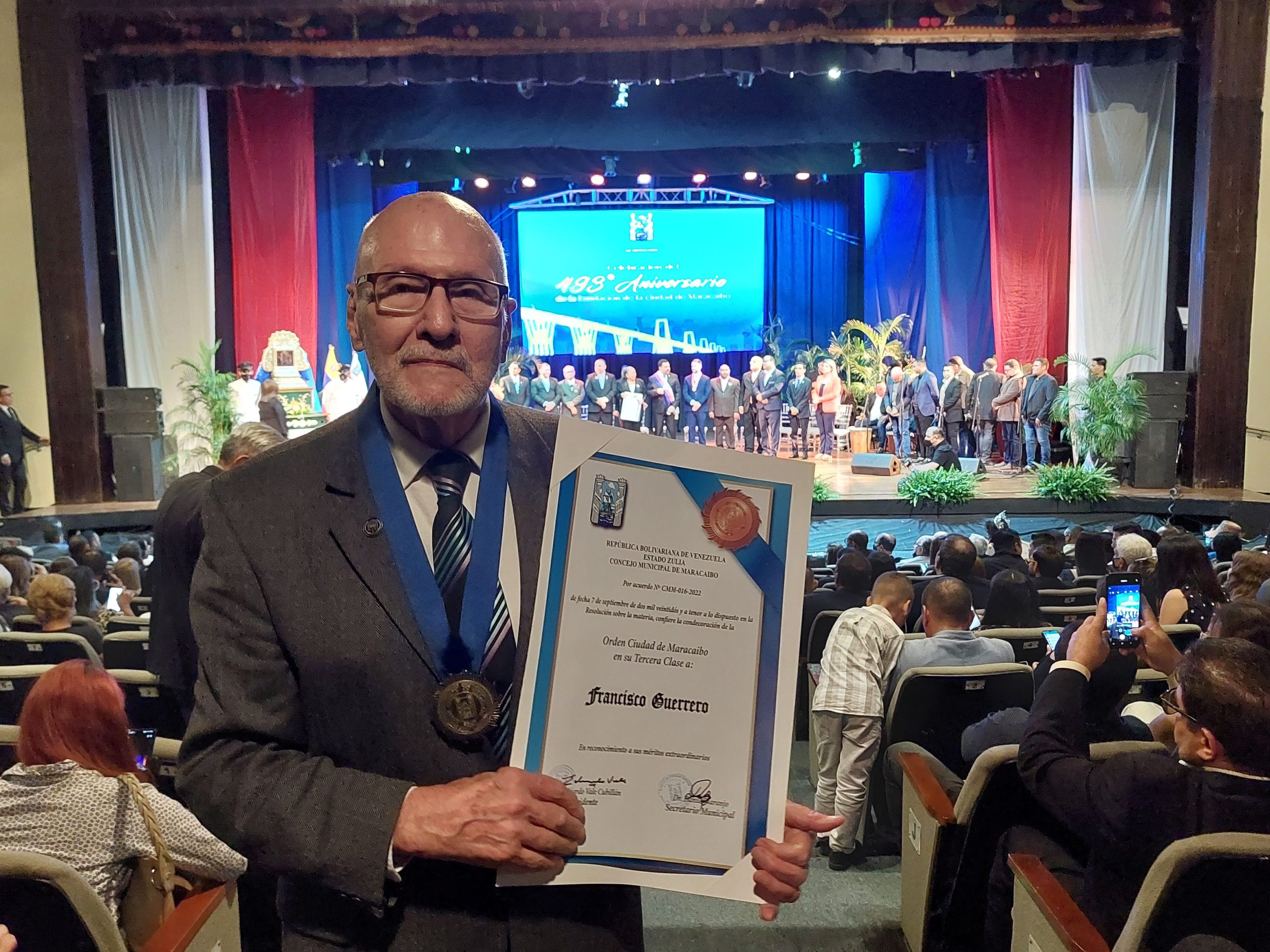 Dr. Francisco Guerrero recibió la Orden ciudad de Maracaibo en su tercera clase