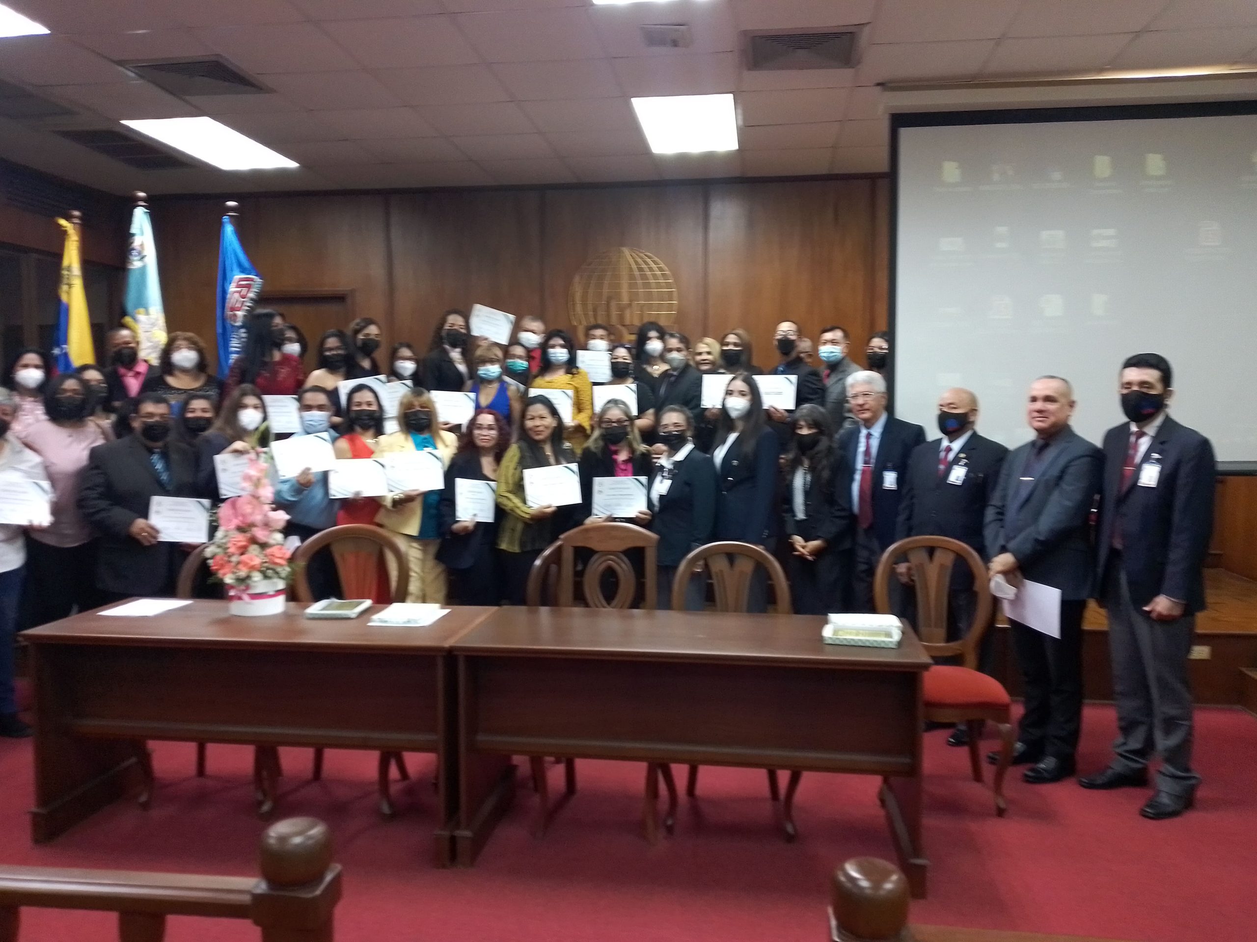 Participantes del curso “Dirección Estratégica en la gestión del cambio en instituciones de Salud” recibieron certificados de la URBE