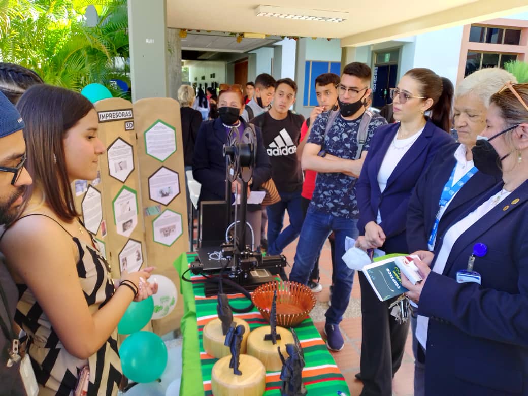 Estudiantes de URBE  realizaron  “Expo sustentable” (FOTOS)