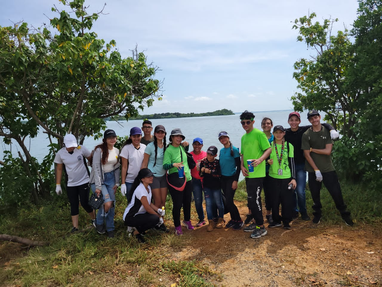 Brigada ambientalista de URBE participó en jornada de limpieza de playas