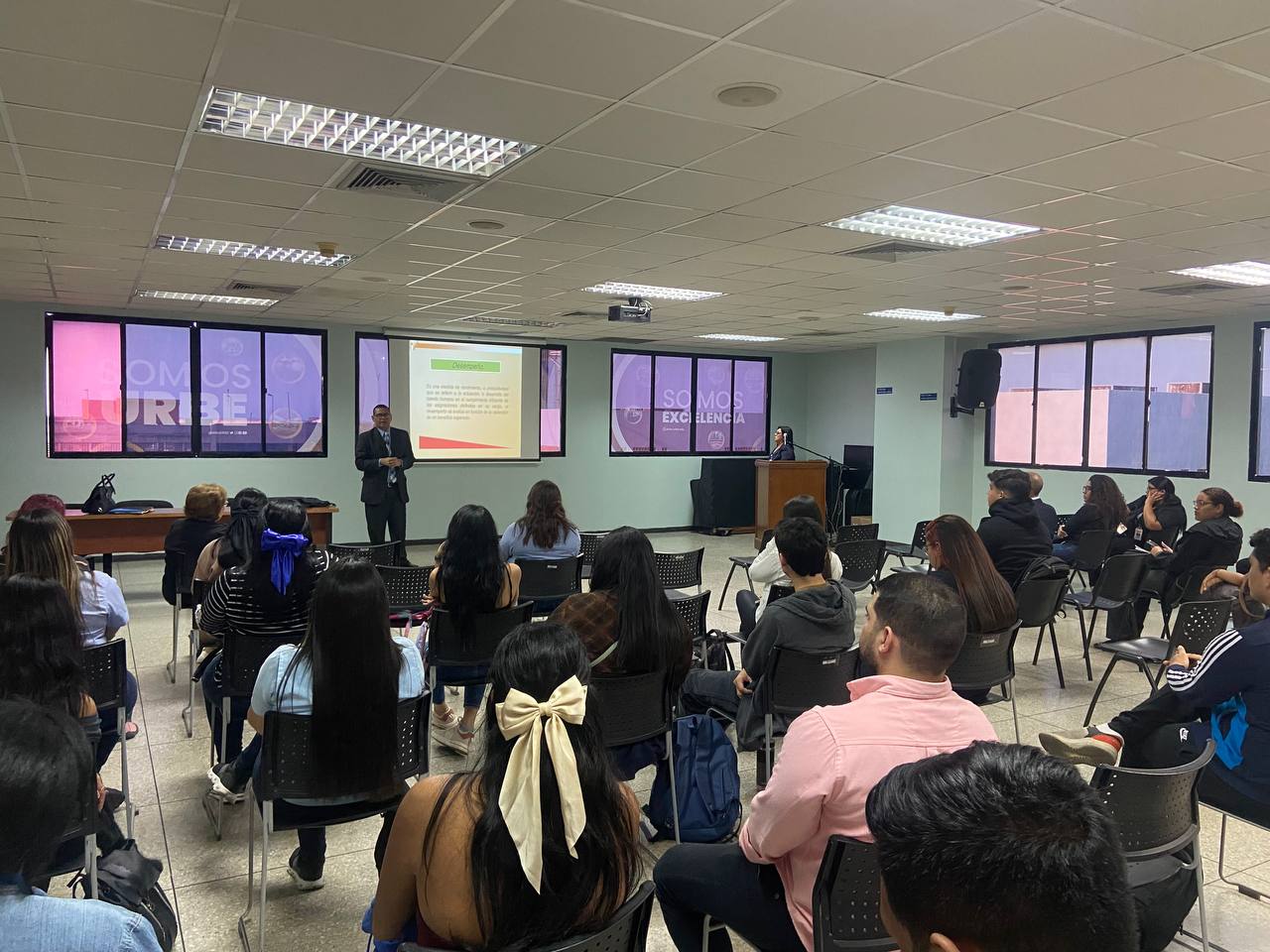 URBE ofreció conferencia “Enfoque Integral de la Evaluación del Desempeño”