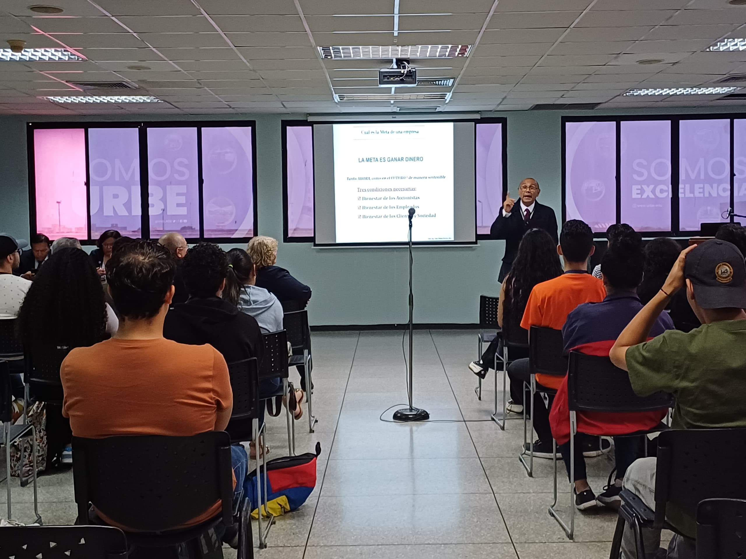 Escuela de Ingeniería Industrial realizó ciclo de ponencias