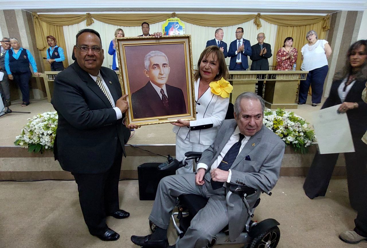 Colegio de Médicos reconoció labor del Dr. Oscar Belloso Medina