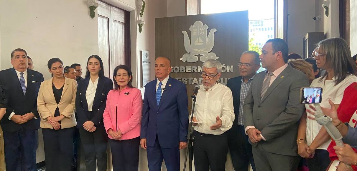 Rectora de la URBE asistió en la inauguración de la exposición «Ciencia… La búsqueda permanente»