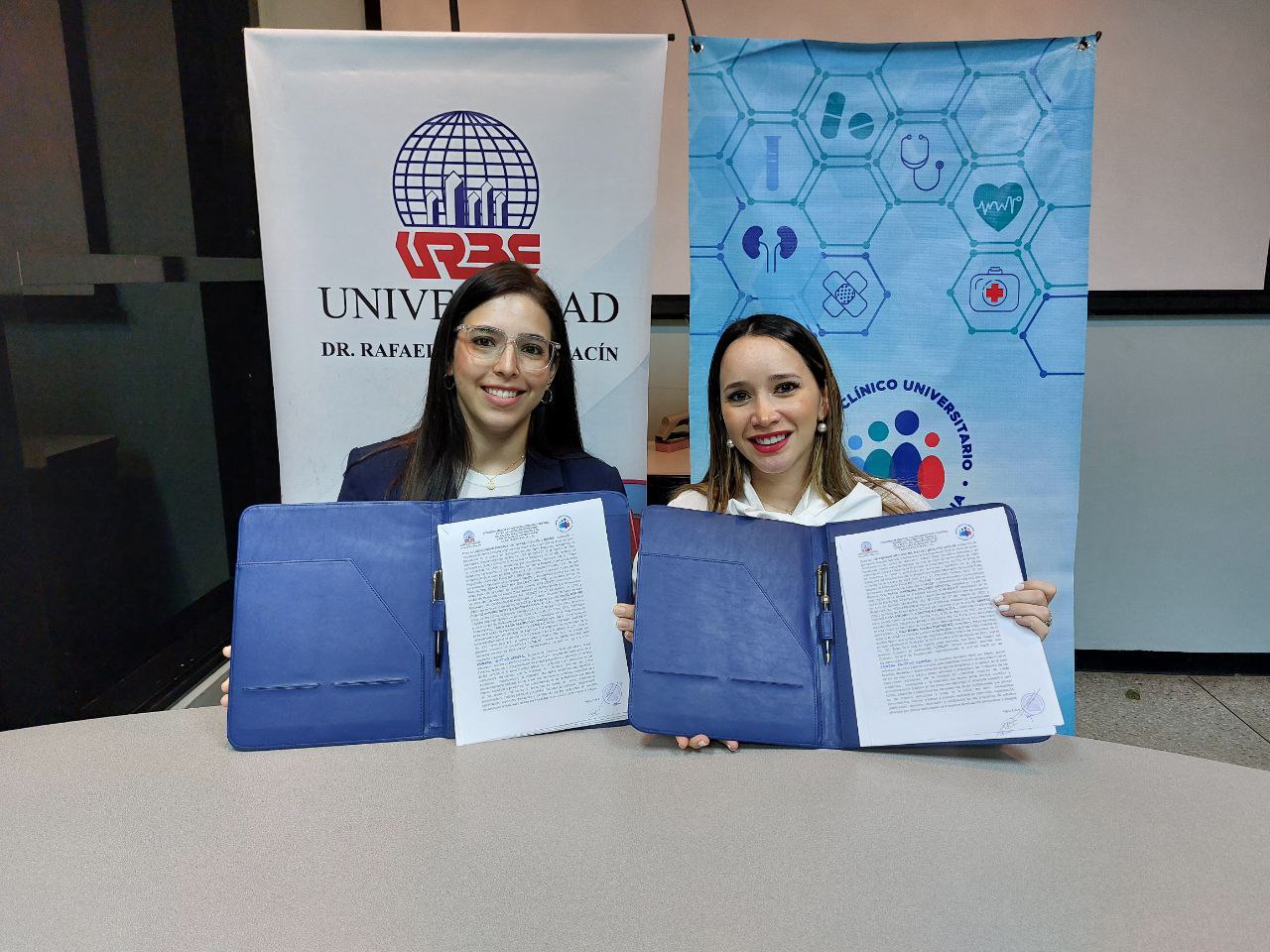 URBE y Centro Clínico Universitario “La Sagrada Familia” firman Convenio Marco de Cooperación Institucional