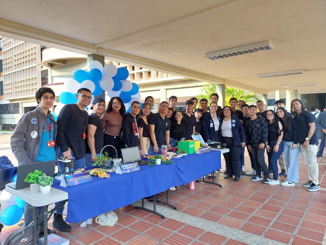 Facultad de Ingeniería realizó II Muestra de Robótica