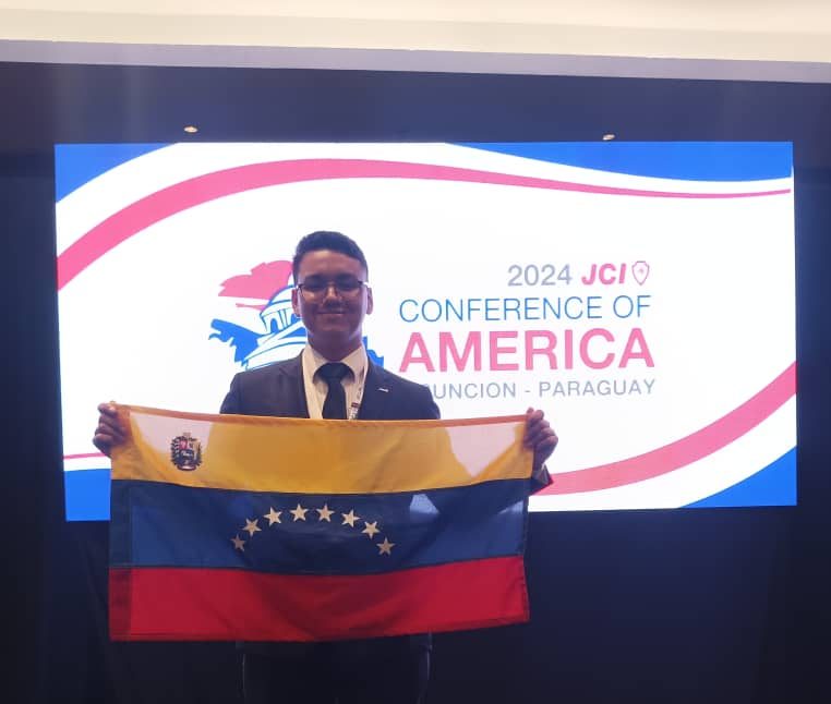 Estudiante de la URBE brilla en concurso de oratoria internacional