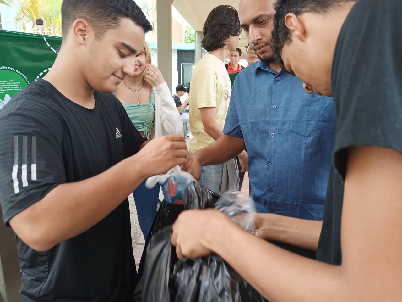 Estudiantes de la URBE realizaron jornada de recolección de plástico