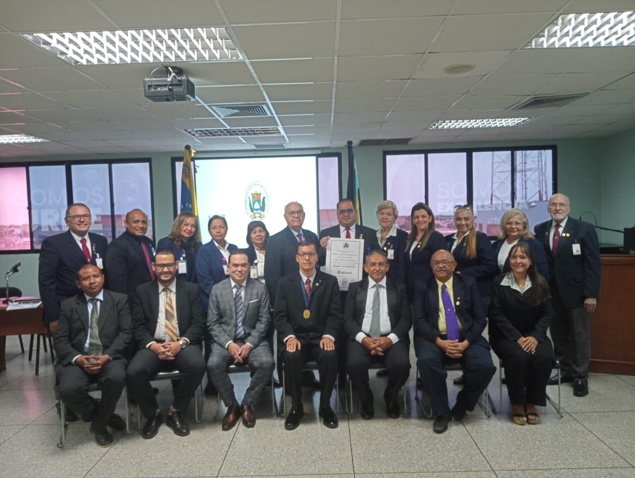 Profesor de la URBE Dr. Luis Guillermo Quintero juramentado como individuo de la Academia de Historia del Zulia