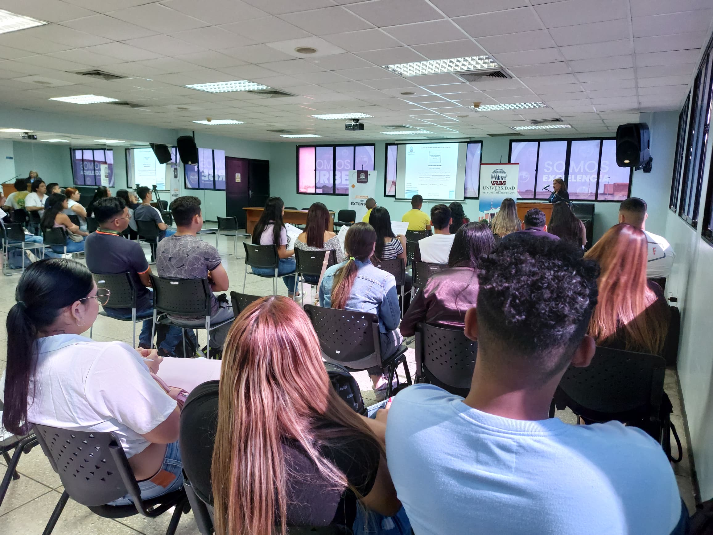 Estudiantes de URBE recibieron charla de inducción de pasantías