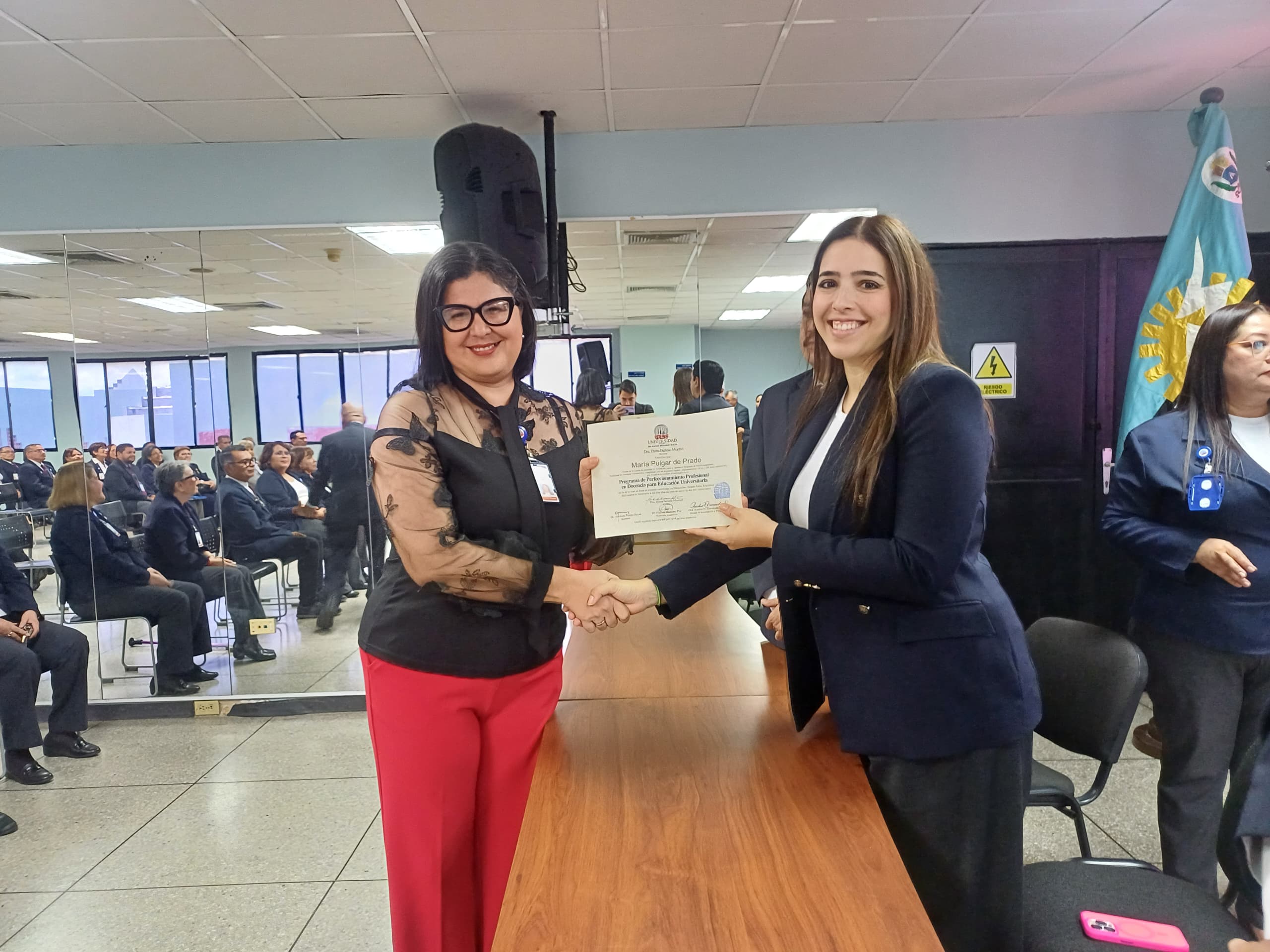 URBE entregó   certificados en perfeccionamiento profesional en Docencia para la Educación Universitaria y Formación de Investigadores