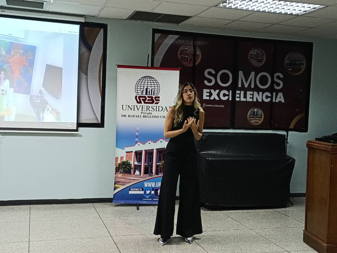 Escuela de Comunicación Social de URBE ofreció conferencia “Deja huella con tu marca”