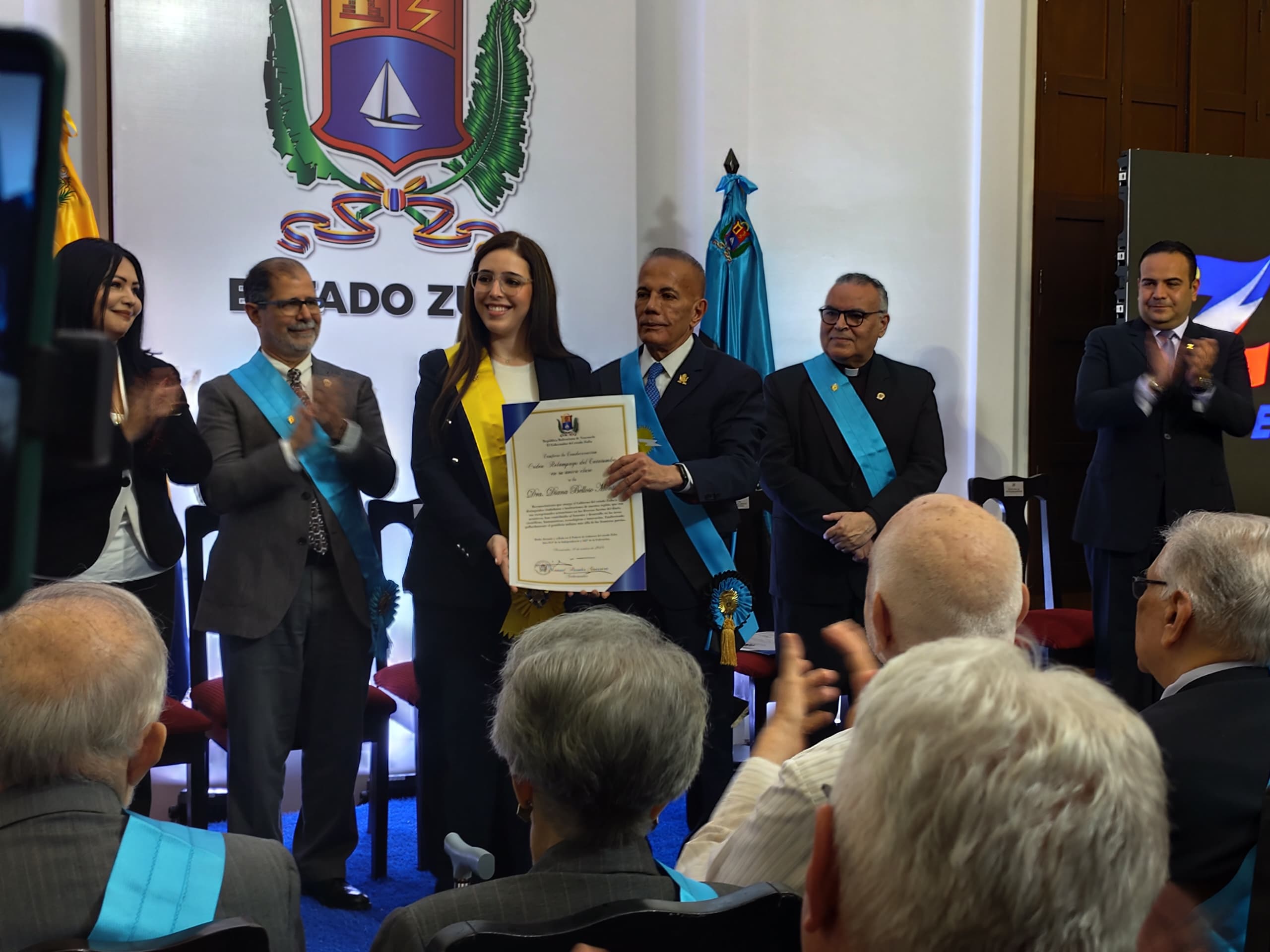 La Dra. Diana Belloso Montiel recibe la Orden Relámpago del Catatumbo en el II Consejo Universitario Zuliano