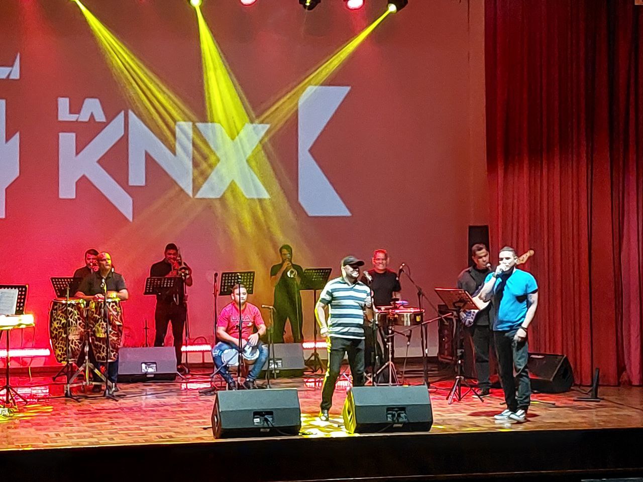 La Konexión animó el Jueves Cultural de URBE con la mejor salsa de los 80