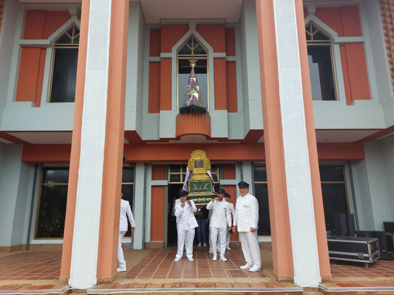 La Chinita bendijo durante su visita a toda la comunidad universitaria de URBE