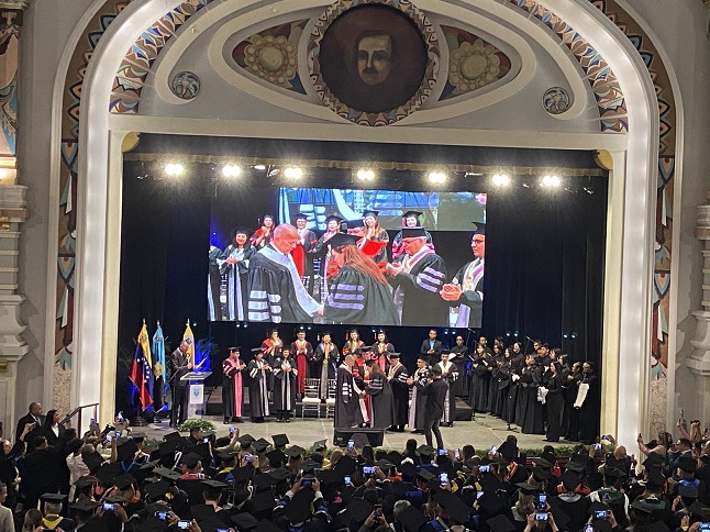 La Rectora de la URBE asistió a la entrega del Doctorado Honoris Causa al Gobernador del Zulia