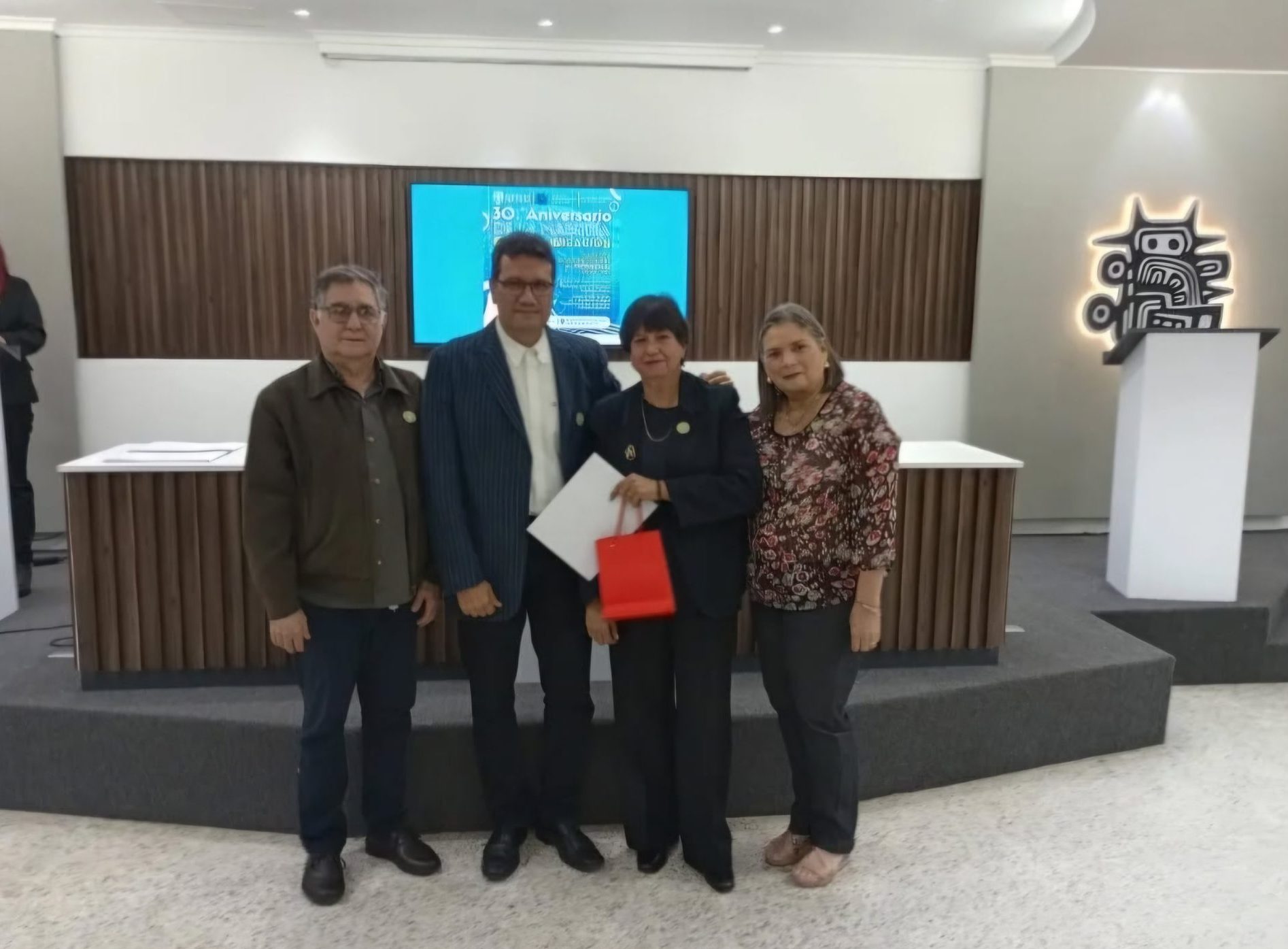 La Dra. Carmen Teresa Velandria de URBE brinda ponencia en el 30 Aniversario de la Maestría en Ciencias de la Comunicación de LUZ