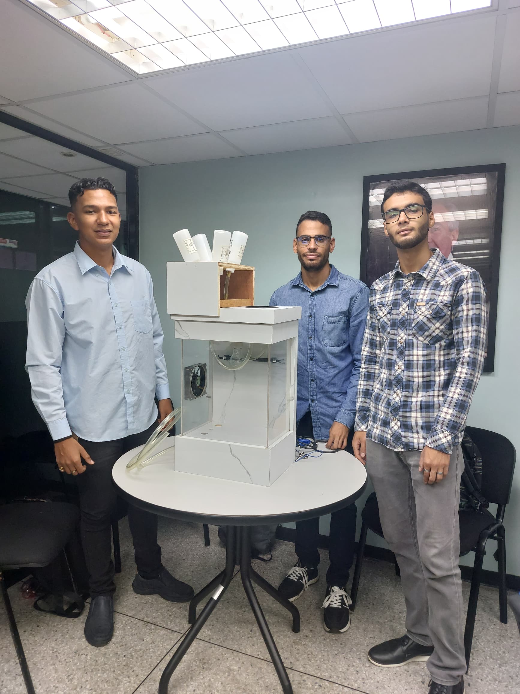 Estudiantes de URBE crean sistema de control ambiental para proteger el mangle rojo
