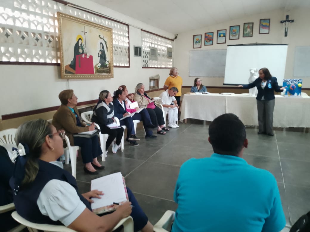 Charla sobre cambio Climático en la U.E Santa Mariana de Jesús: Educadores se convertirán en agentes de cambio