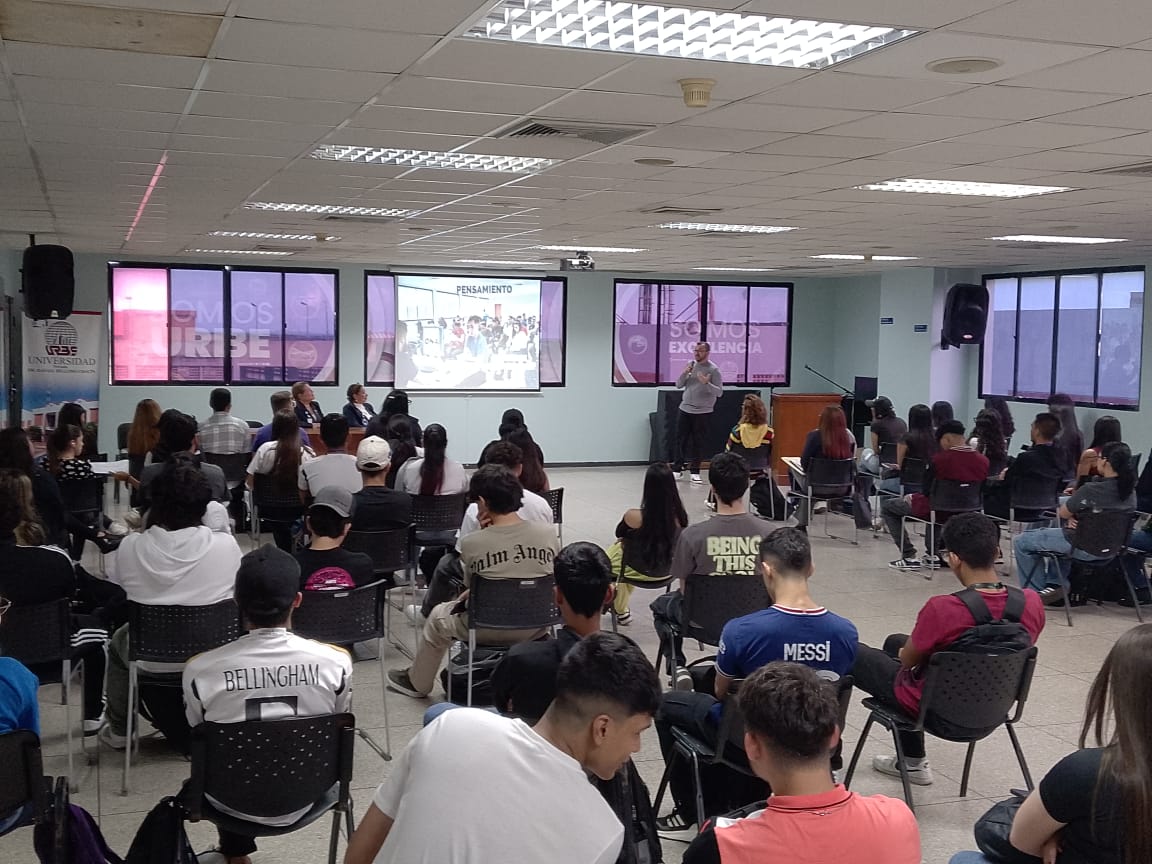 Facultad de Humanidades y Educación ofreció conferencia sobre Inteligencia Emocional