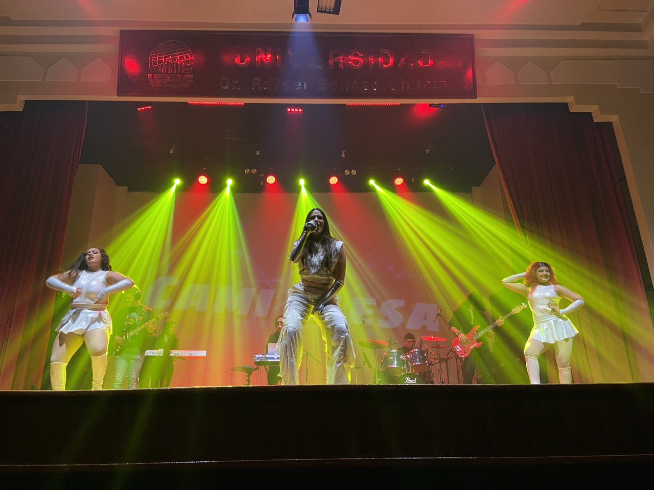 Cami Alesa encendió con su energía el Jueves Cultural de URBE
