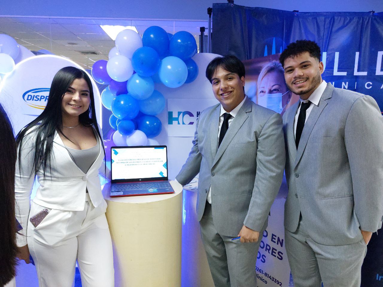Estudiantes de la Facultad de Ciencias Administrativas presentaron sus trabajos de investigación