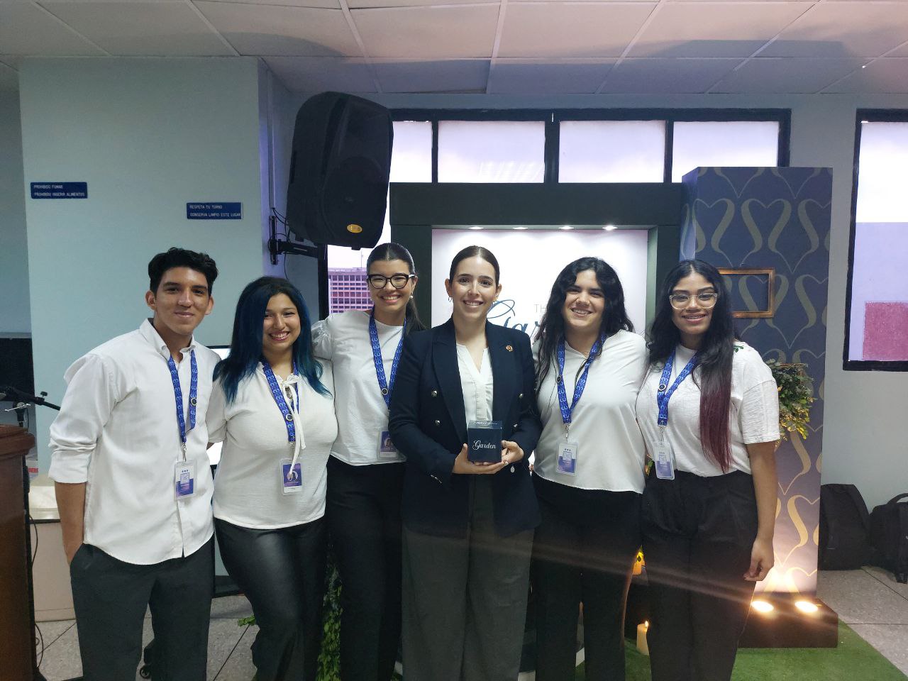 Estudiantes de Taller de Diseño Gráfico VIII presentaron sus propuestas publicitarias