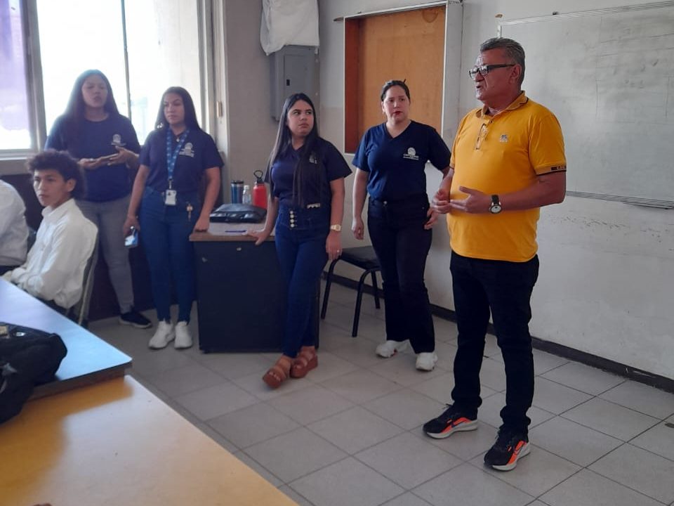 URBE lleva la formación contable a jóvenes del INCES Marrón