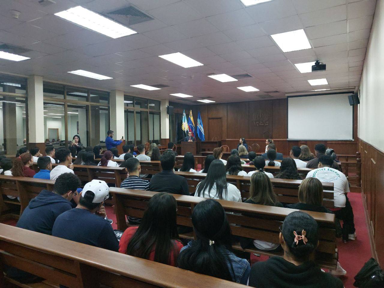 URBE y Fundación JEL celebraron con un conversatorio el Día de la Juventud