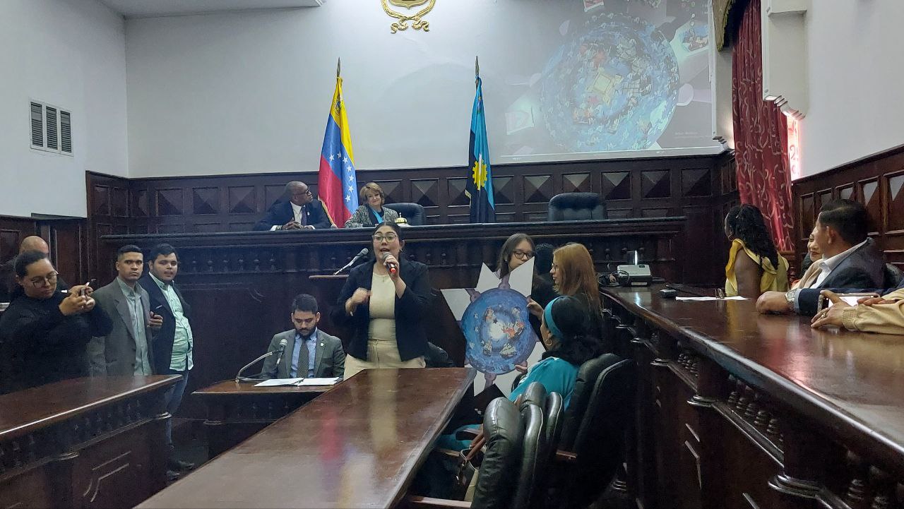 Navegantes de la Historia: Estudiantes de Diseño Gráfico presentan un innovador juego educativo en el CLEZ