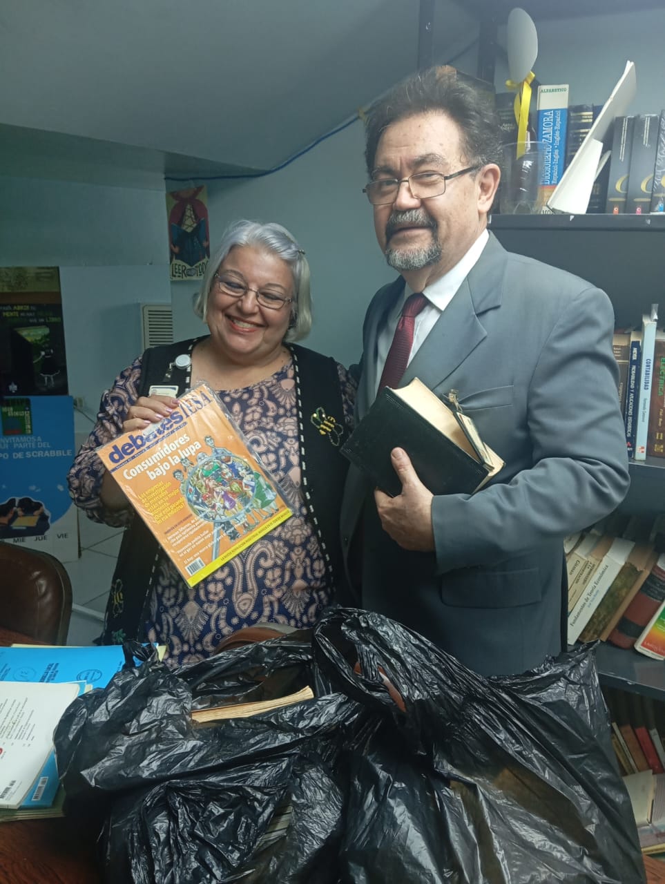 Entrega de donativo al Club de Lectura URBE «Dr. Julio Portillo»