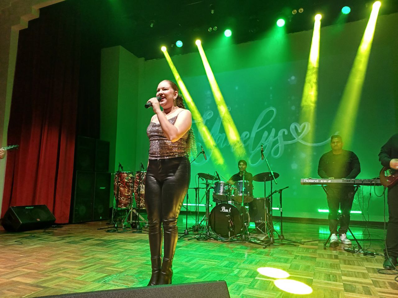 “Yanelys” deslumbra en el Jueves Cultural de URBE