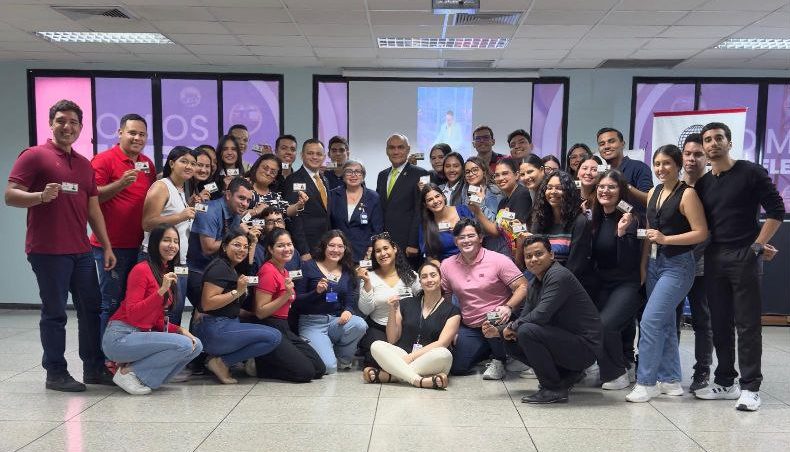 Estudiantes de Contaduría Pública recibieron carnet gremial provisional