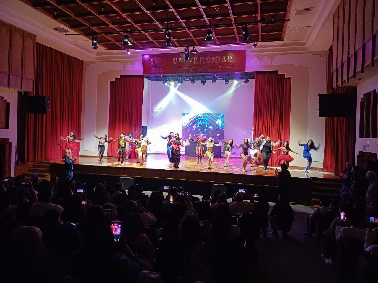Jueves Cultural presentó el musical “The Greatest Showman” de Danzas URBE
