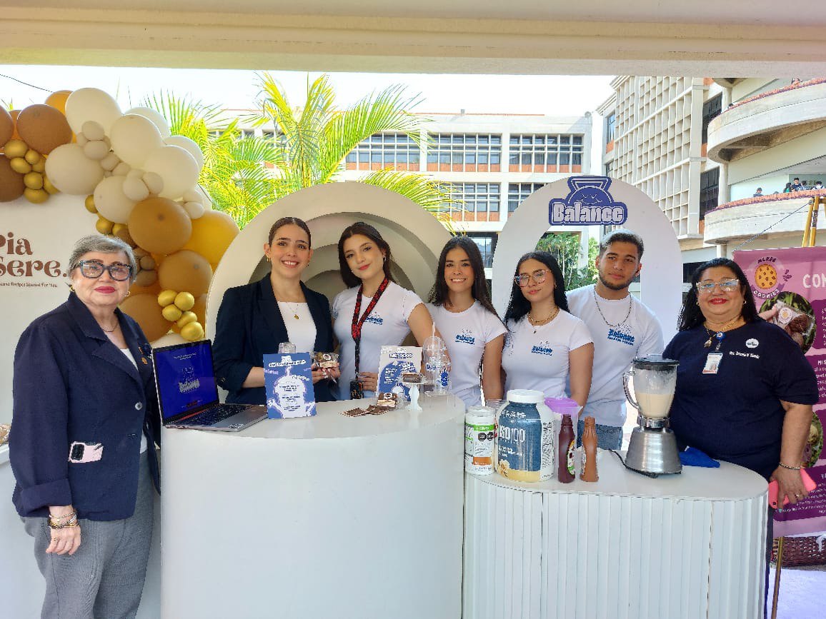 VIII Feria del Emprendimiento mostró el talento empresarial de los estudiantes