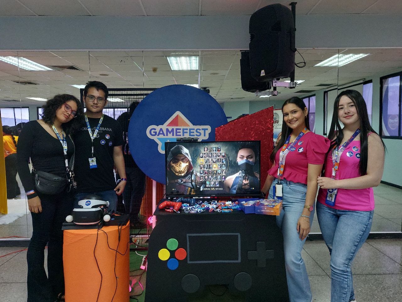 Estudiantes de Taller de Diseño Gráfico 8 realizaron exposición de sus campañas