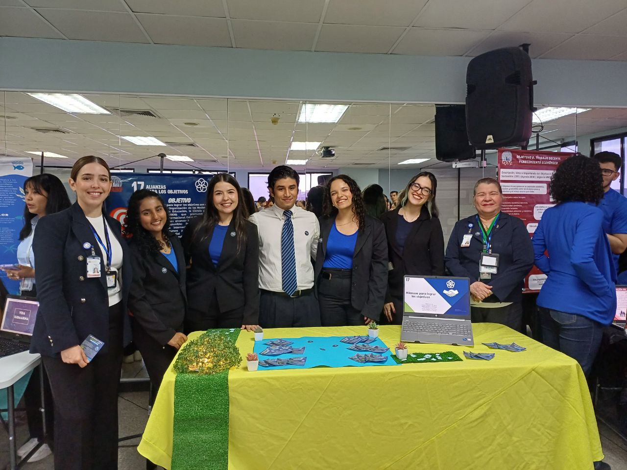 Estudiantes presentan soluciones para un futuro sostenible durante la “Exposustentable”