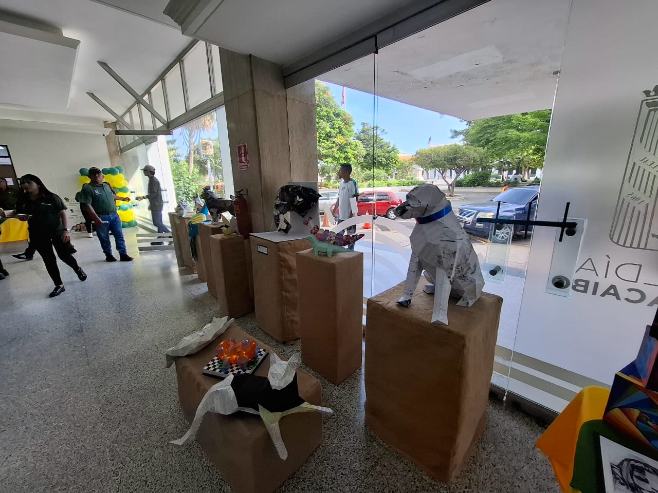 Estudiantes de Diseño Gráfico de URBE presentan exposición en el Día Mundial del Ambiente