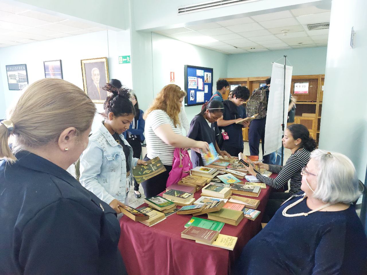 Club de Lectura realizó la “Parada del Libro 2025”