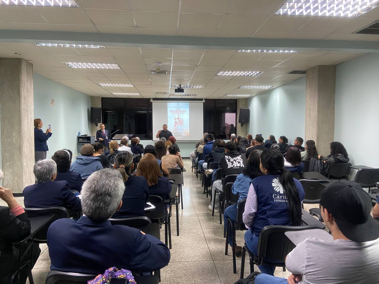 URBE realizó conversatorio para destacar el legado pastoral del Papa Francisco