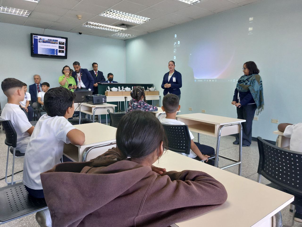 Estudiantes de G.E. Norman Prieto Ramos aprendieron a reciclar en la Sala de Metaverso de URBE