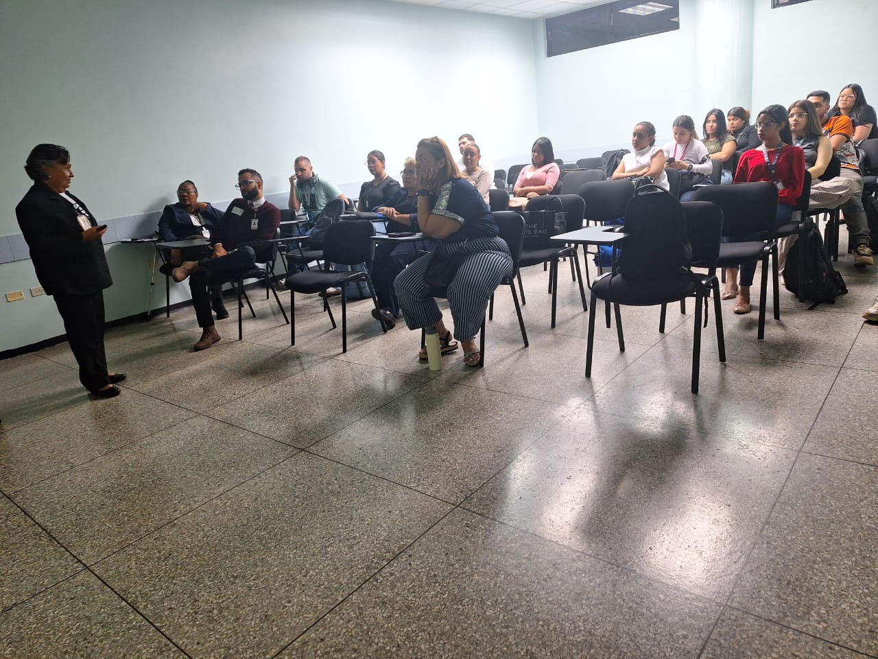 Conversatorio en URBE analizó las competencias y habilidades del Relacionista Industrial