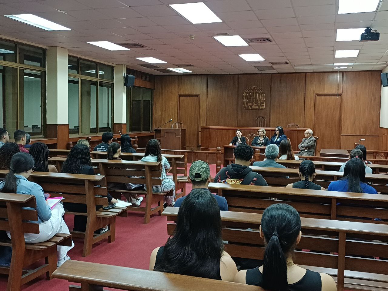 URBE impulsa la investigación jurídica con conversatorio para investigadores noveles