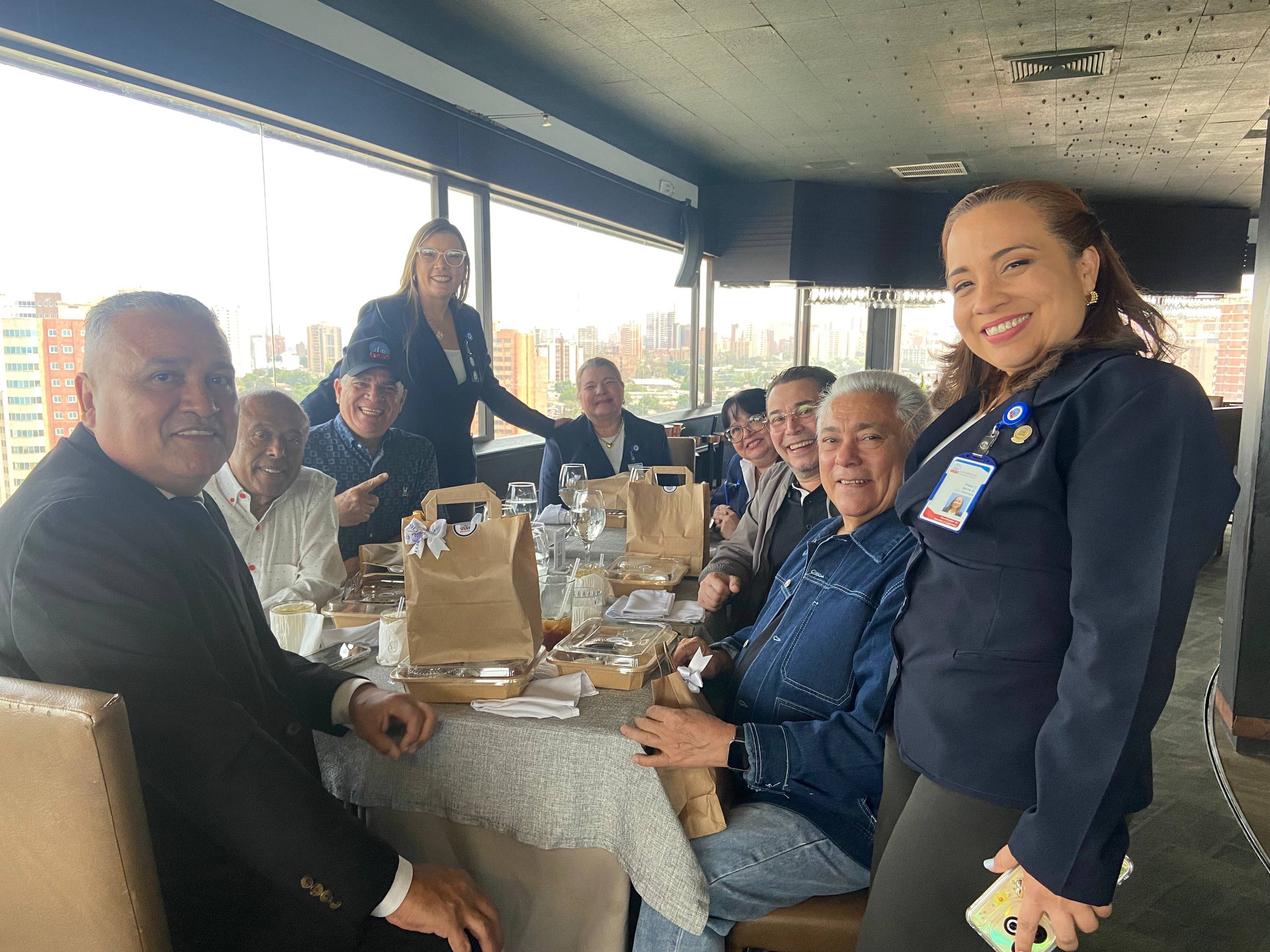 Periodistas de la región compartieron una amena tarde en su honor
