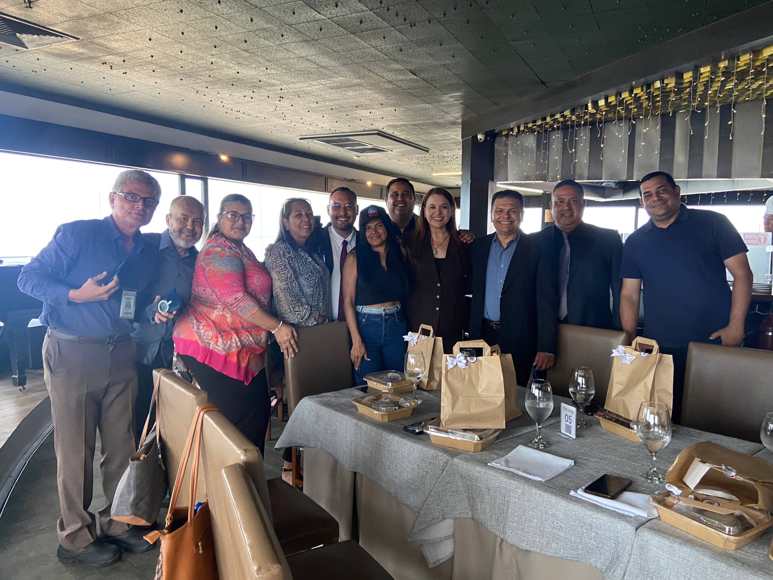 Periodistas de la región compartieron una amena tarde en su honor