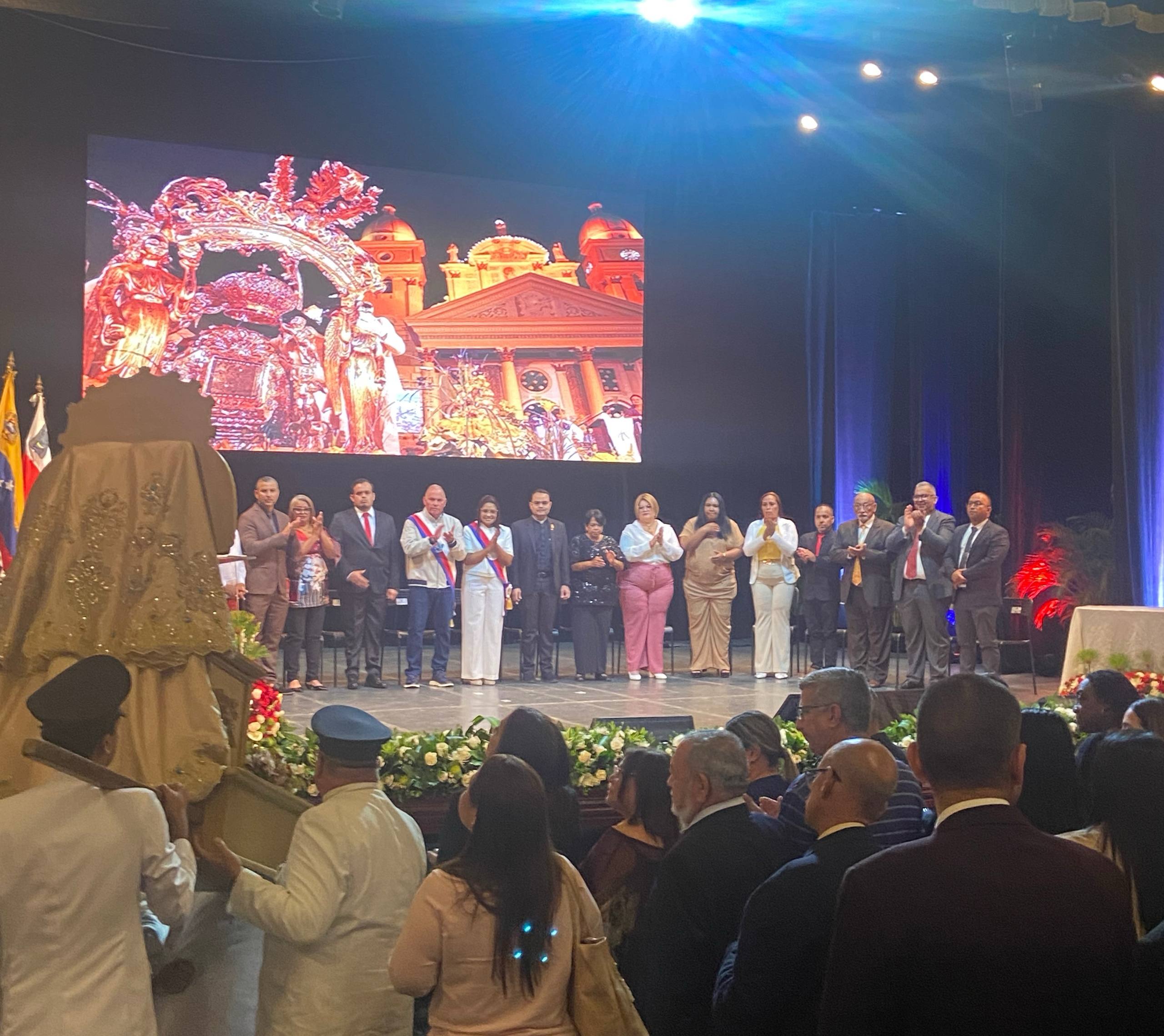 Rectora de la URBE participa en los actos conmemorativo del 496° Aniversario de Maracaibo