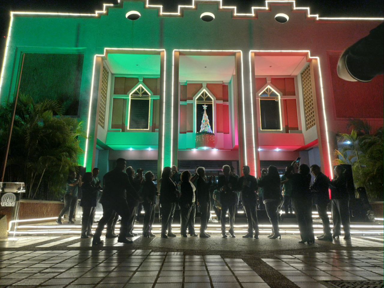 URBE celebra la llegada de la Navidad con un emotivo encendido de luces