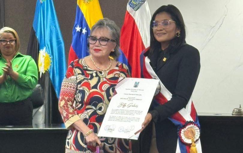 Decana de Ciencias Administrativas de URBE, Dra. Betty Galaviz, reflexiona sobre ética, innovación y legado en sesión solemne del Concejo Municipal de Maracaibo