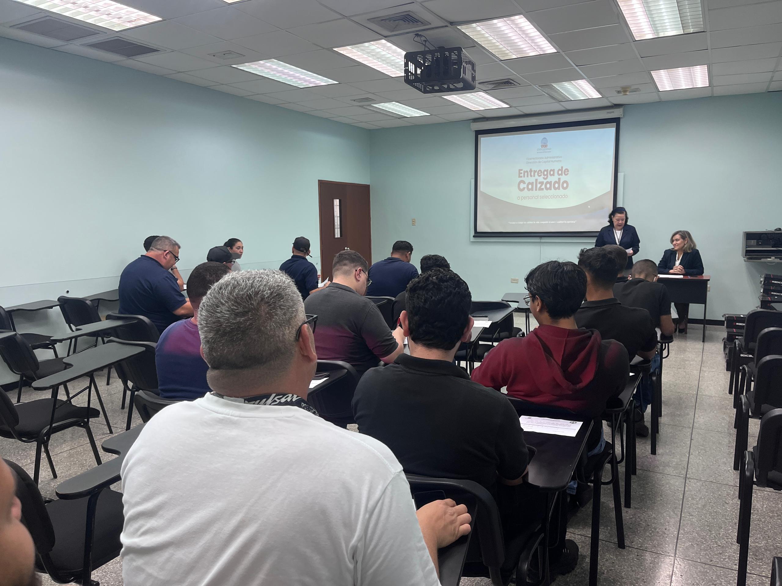 URBE honra la labor de su capital humano con entrega institucional de calzado